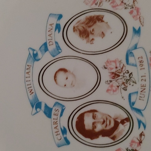 HOST SPECIAL Decorative royal plate - Picture 3 of 3